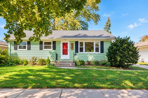 Photo of 8026 W Sunbury Ct, Milwaukee, WI 53219 (MLS # 1984164)