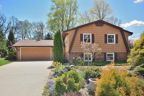 Photo of 3685 S 104th St, Greenfield, WI 53228 (MLS # 1960521)