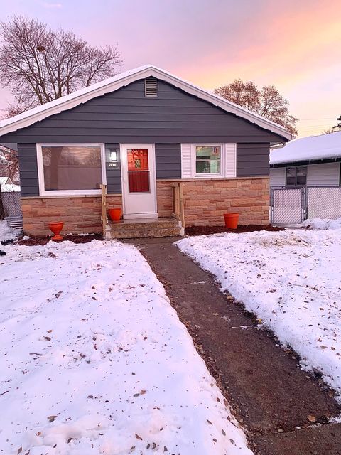 Photo of 5918 N 72nd St, Milwaukee, WI 53218 (MLS # 1945471)