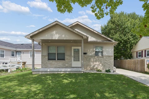Photo of 1818 29th St, Kenosha, WI 53140 (MLS # 1978504)