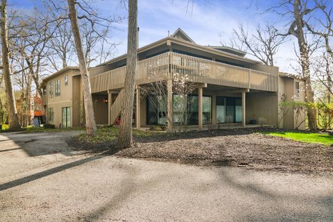 Photo of 501 Abbey Springs Dr, Fontana, WI 53125 (MLS # 1959047)