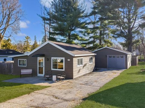 Photo of 2908 Jones St, Delavan, WI 53115 (MLS # 1953580)