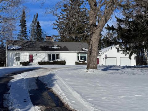 Photo of W181N9052 Melanie Ln, Menomonee Falls, WI 53052 (MLS # 1948721)