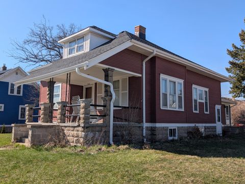 Photo of 600 Marquette Ave, South Milwaukee, WI 53172 (MLS # 1957230)