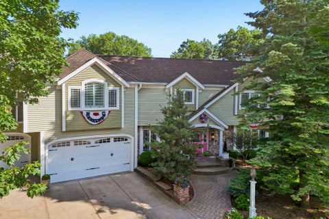 Photo of 702 Glenwood Ct, Jefferson, WI 53549 (MLS # 1970213)