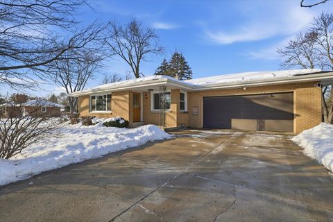 Photo of 2425 S 133rd St, New Berlin, WI 53151 (MLS # 1945477)