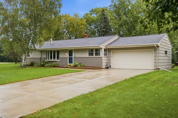 240 PROSPECT DR, BROOKFIELD, WI 53005 - Image 66ba717962e28ea2ade353908da79ecc/300487215