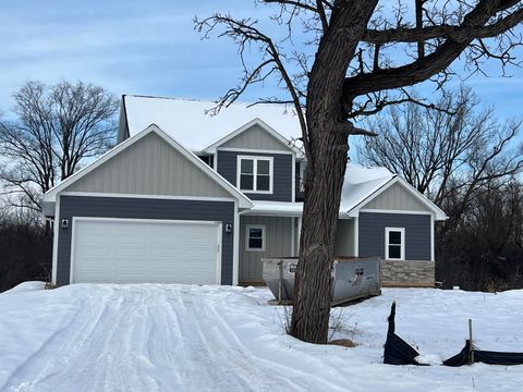 Photo of 11470 Tess Creek St, Franklin, WI 53132 (MLS # 1941296)