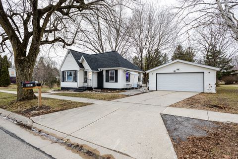 Photo of 1514 River Dr, Watertown, WI 53094 (MLS # 1953815)