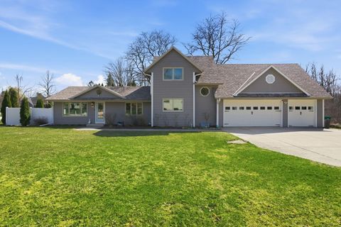 Photo of 1633 W Eleanor Pl, Mequon, WI 53092 (MLS # 1956434)