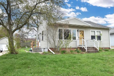 Photo of 3337 E Waterford Ave, Saint Francis, WI 53235 (MLS # 1959599)