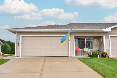 Photo of 434 Novak St, Hartford, WI 53027 (MLS # 1979231)