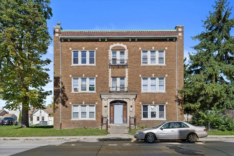 Photo of 816 W Greenfield Ave, Milwaukee, WI 53204 (MLS # 1984038)