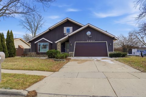 Photo of 3227 14th Pl, Kenosha, WI 53144 (MLS # 1952108)