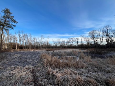 Photo of 10510 N Pine Tree Cir, Mequon, WI 53092 (MLS # 1903237)