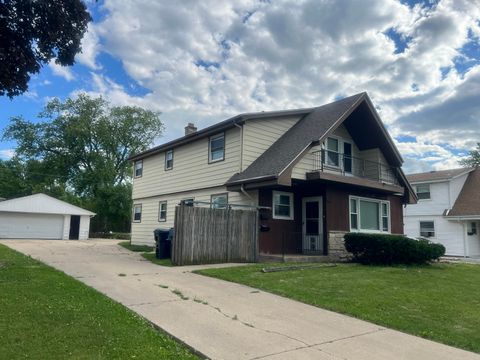 Photo of 8915-8915A W Carmen Ave, Wisconsin Dells, WI 53225 (MLS # 1968232)