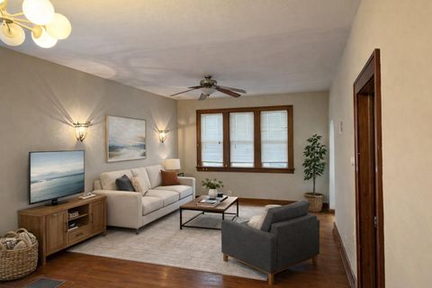 Photo of 1310 Monroe Ave, South Milwaukee, WI 53172 (MLS # 1946634)