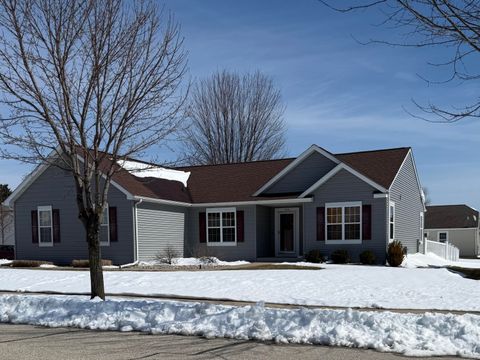 Photo of 1418 Center St, Hartford, WI 53027 (MLS # 1954606)