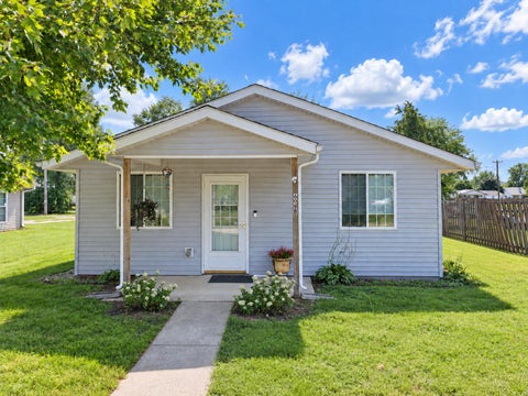 Photo of 608 Center St, Boscobel, WI 53805 (MLS # 1980129)