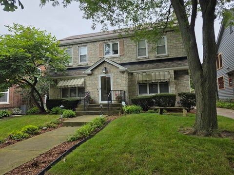 Photo of 3424 N Summit Ave, Milwaukee, WI 53211 (MLS # 1980747)