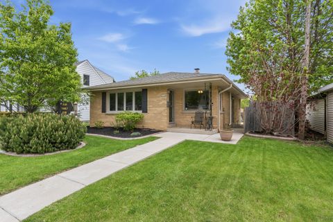 Photo of 2920 E Cudahy Ave, Saint Francis, WI 53235 (MLS # 1962182)
