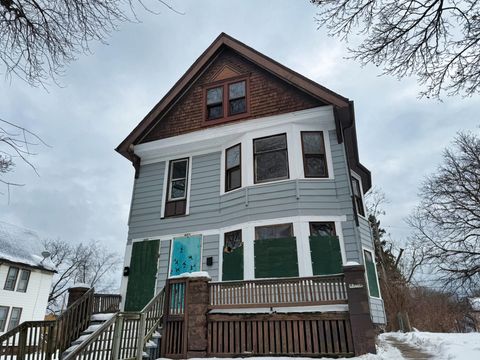 Photo of 420 N 29th St, Milwaukee, WI 53208 (MLS # 1946388)