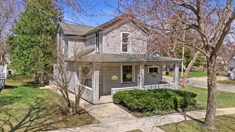 Photo of 605 Water St, Lake Geneva, WI 53147 (MLS # 1957096)