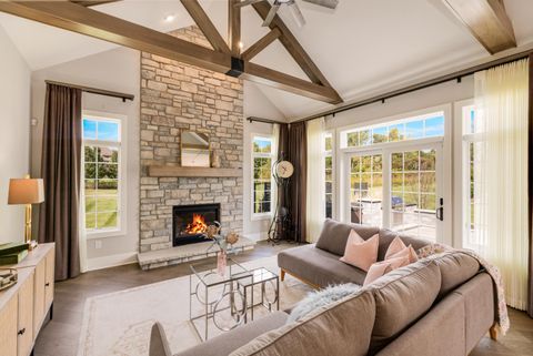 Photo of 11553 N Creekside Ct, Mequon, WI 53092 (MLS # 1947415)