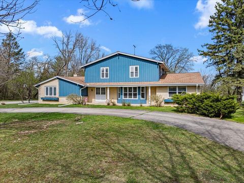 Photo of 2818 Farview Dr, Polk, WI 53076 (MLS # 1959512)