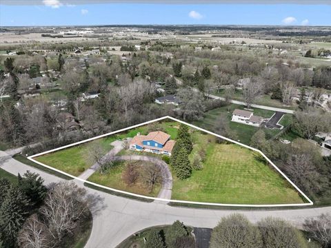 Photo of 2818 Farview Dr, Polk, WI 53076 (MLS # 1959512)