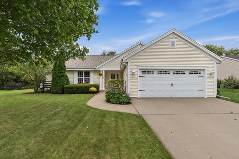 Photo of 622 Hickory Hollow Rd, Waterford, WI 53185 (MLS # 1981613)