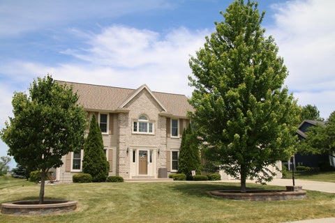 Photo of S95W12970 Walter Hagen Dr, Muskego, WI 53150 (MLS # 1967922)