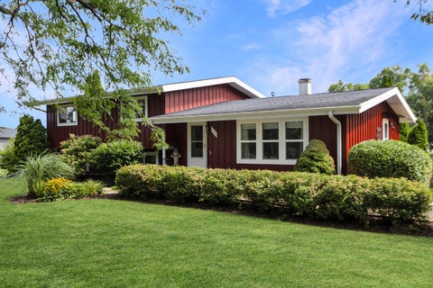 Photo of 38112 87th St, Randall, WI 53105 (MLS # 1979020)