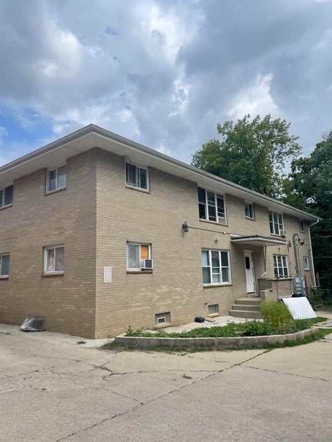 Photo of 3127 S Fardale Ave, Milwaukee, WI 53221 (MLS # 1978136)
