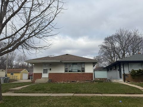 Photo of 5821 N 70TH St, Milwaukee, WI 53218 (MLS # 1958156)
