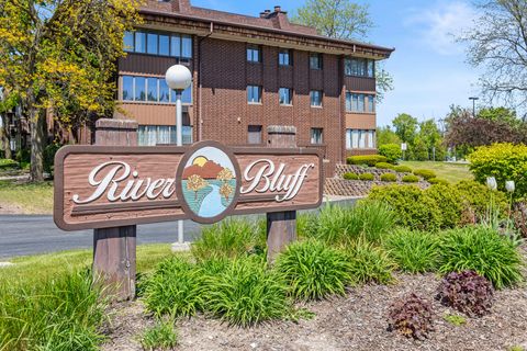 Photo of N84W15750 Ridge Rd, Menomonee Falls, WI 53051 (MLS # 1962998)
