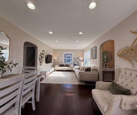 424 E Waterford Ave, Milwaukee, WI 53207 - #: 1943835