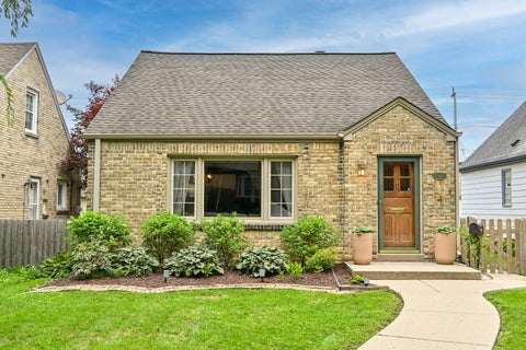 Photo of 2840 N 77th St, Milwaukee, WI 53222 (MLS # 1978656)