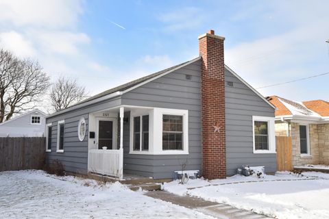 Photo of 2327 S 79th St, West Allis, WI 53219 (MLS # 1945942)