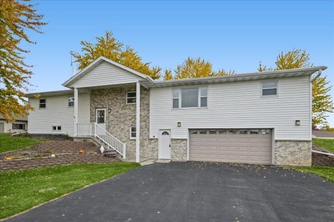 Photo of 1705 Cedarview Dr, Saint Cloud, WI 53079 (MLS # 1986316)