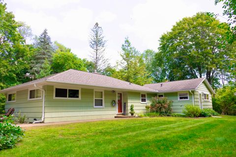 Photo of 11966 N Springdale Ct, Mequon, WI 53092 (MLS # 1931917)