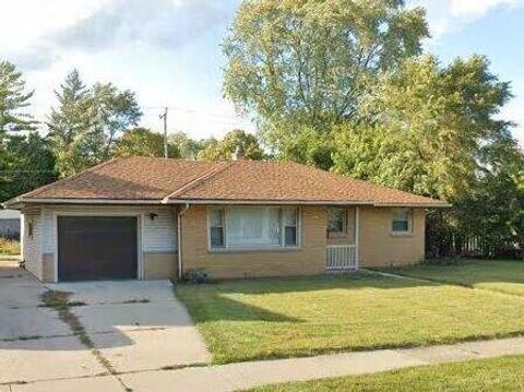 Photo of 7200 W Grantosa Dr, Milwaukee, WI 53218 (MLS # 1954218)