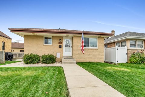 Photo of 1519 Monroe Ave, South Milwaukee, WI 53172 (MLS # 1905206)