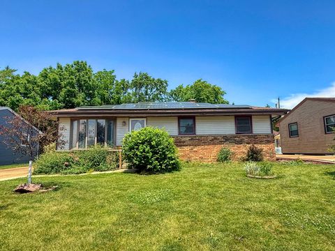 Photo of 1228 Lakeview Ave, South Milwaukee, WI 53172 (MLS # 1924139)