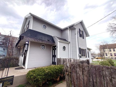 Photo of 2340 S Kinnickinnic Ave, Milwaukee, WI 53207 (MLS # 1954268)