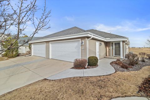 Photo of 1889 Woodview Cir, Port Washington, WI 53074 (MLS # 1910226)