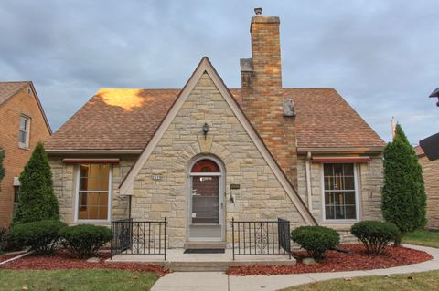 Photo of 2870 S 47th St, Milwaukee, WI 53219 (MLS # 1941256)