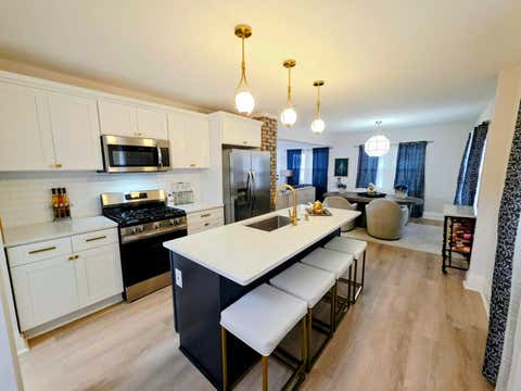 Photo of 5565 N 32nd St, Milwaukee, WI 53209 (MLS # 1976337)