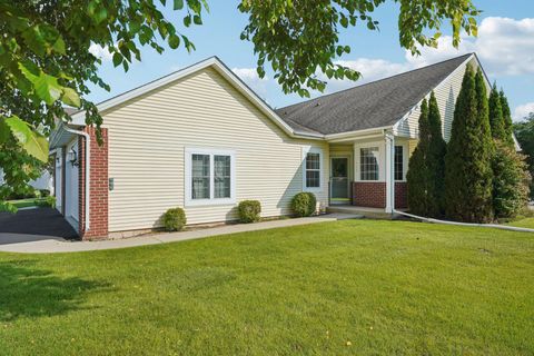 Photo of 993 Niagara Ct, Port Washington, WI 53074 (MLS # 1933132)