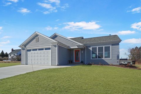 Photo of 271 Hidden Bluff Rd, Belgium, WI 53013 (MLS # 1954265)